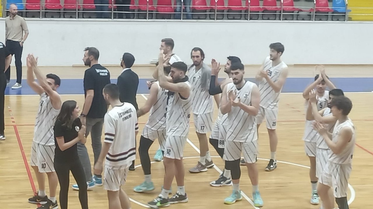 İstanbul Efendileri rakibini 66-61 mağlup etti