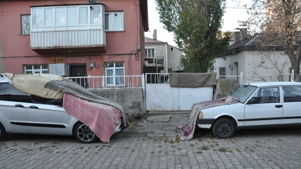 Kentte sıcaklık eksi 6 dereceye düştü: Araçlar için battaniyeli önlem