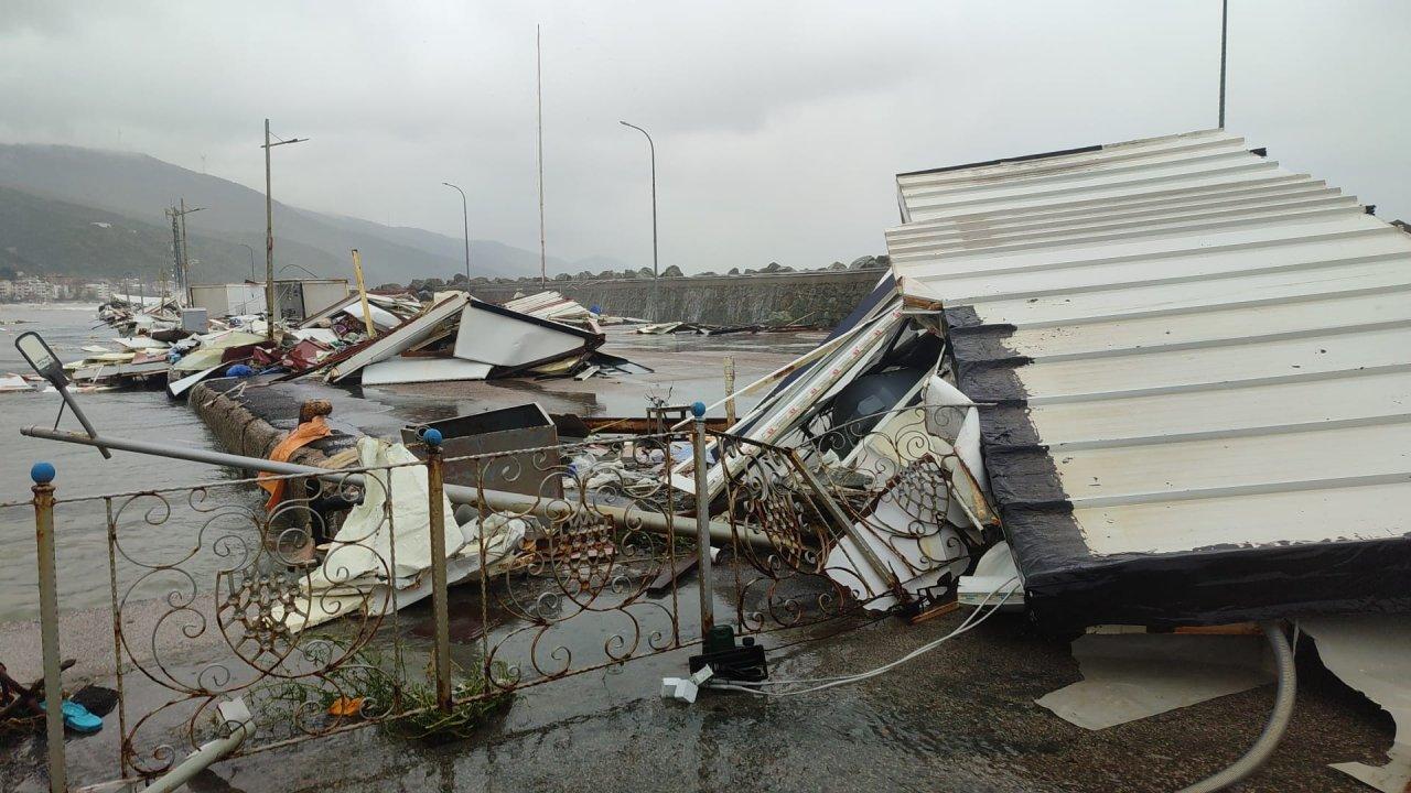 Yalova'da deniz taştı, teknelerde maddi hasar meydana geldi