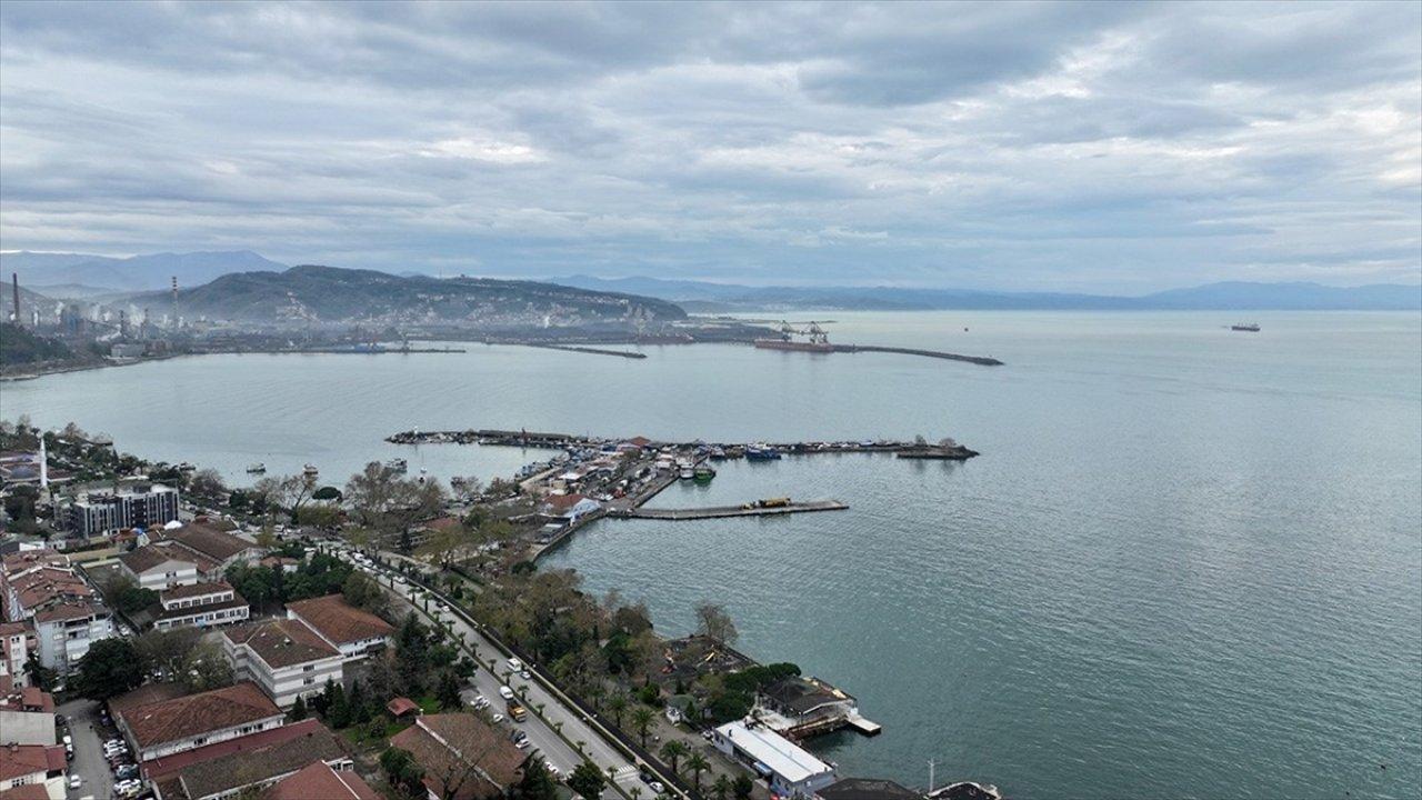 Zonguldak'ta batan geminin kayıp 7 personelini arama çalışmaları sürüyor