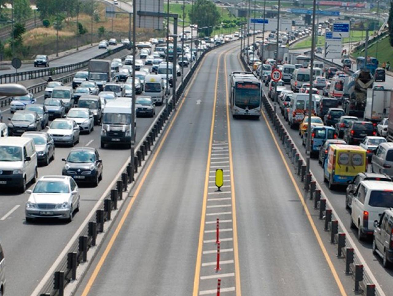 Metrobüsteki 'ilerleme' kavgasında bıçakla