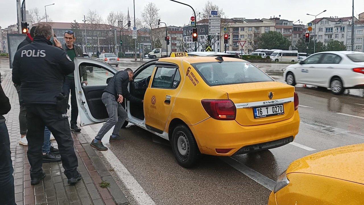 15 yaşındaki çocuk tartıştığı taksinin şoförünü boynundan bıçakladı