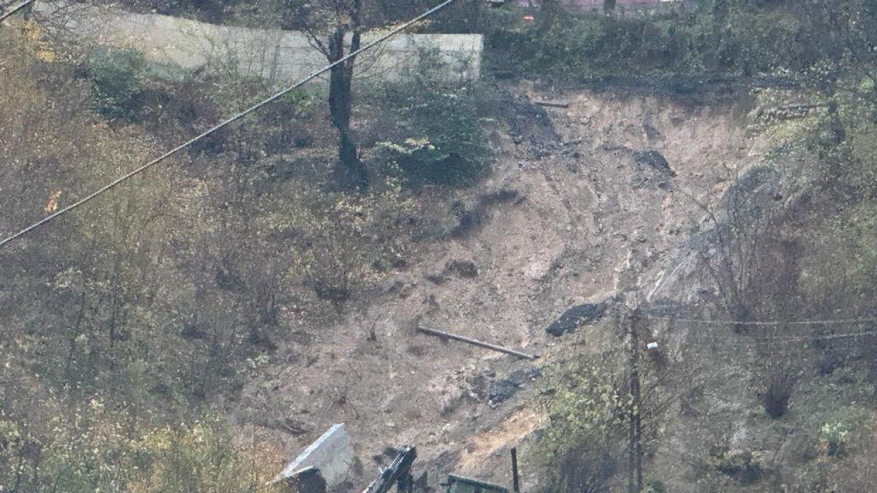 Heyelanda toprağın altında kalan anne ve oğlu aranıyor