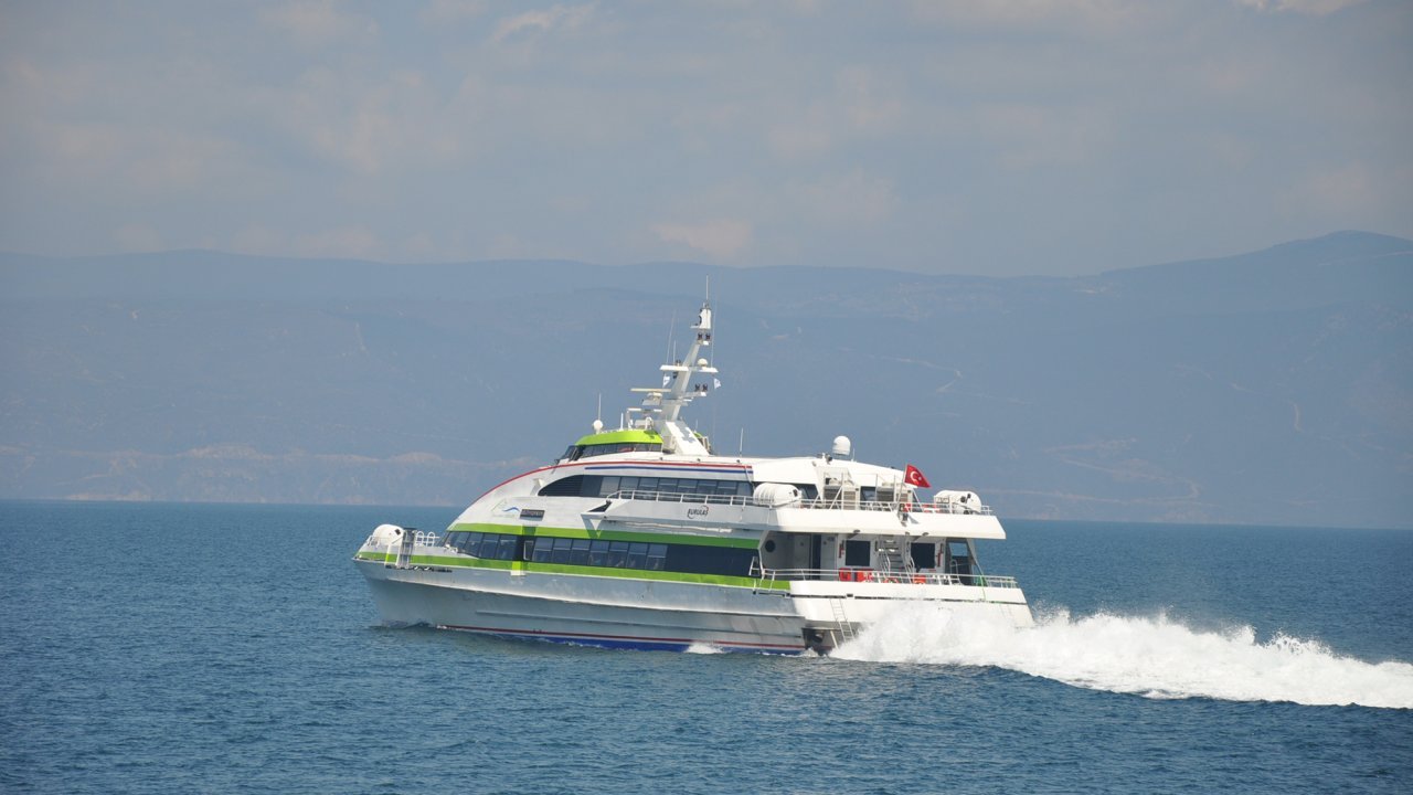 Marmara'da ulaşıma olumsuz hava koşulu engeli: Feribot seferleri iptal edildi