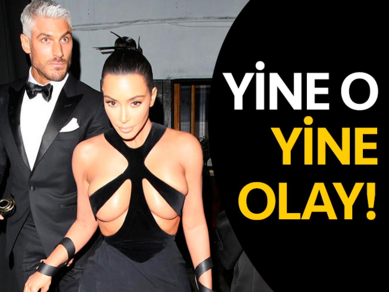 Kim Kardashian göğüs dekoltesiyle olay oldu!