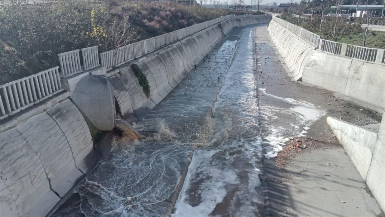 Kanalizasyon dereye aktı, mahalleli isyan etti!