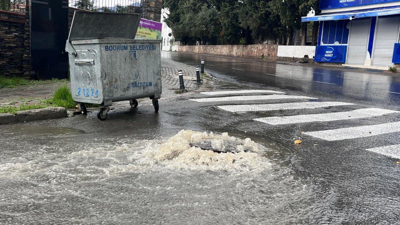 Bodrum'da sağanak: Mazgallar taştı, derelerin debisi yükseldi