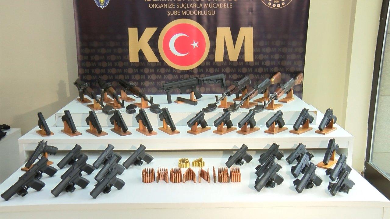 'Kafes-29' operasyonunda ele geçirilen silahlar sergilendi