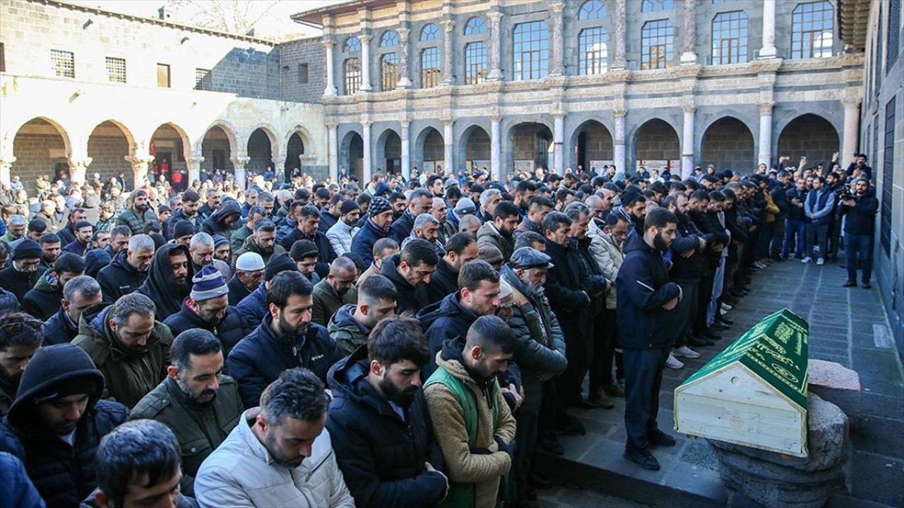 İstanbul'da öldürülen "Filozof Ramazan"ın cenazesi Diyarbakır'da defnedildi