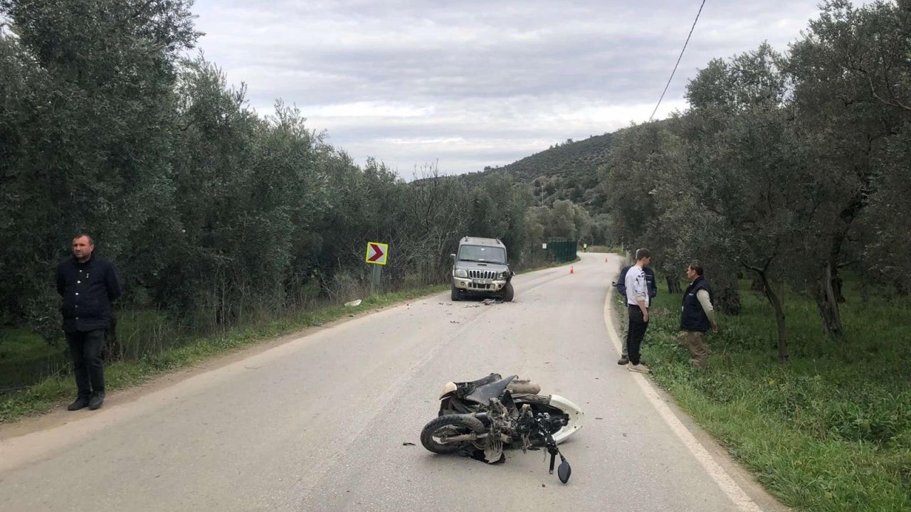 Şerit ihlali yaparak cipe çarpan motosikletli öldü