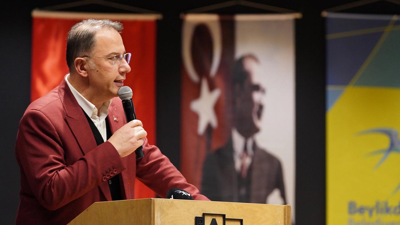 Başkan Çalık: 'Gençlerimiz geleceğini yabancı memleketlerde aramasın'