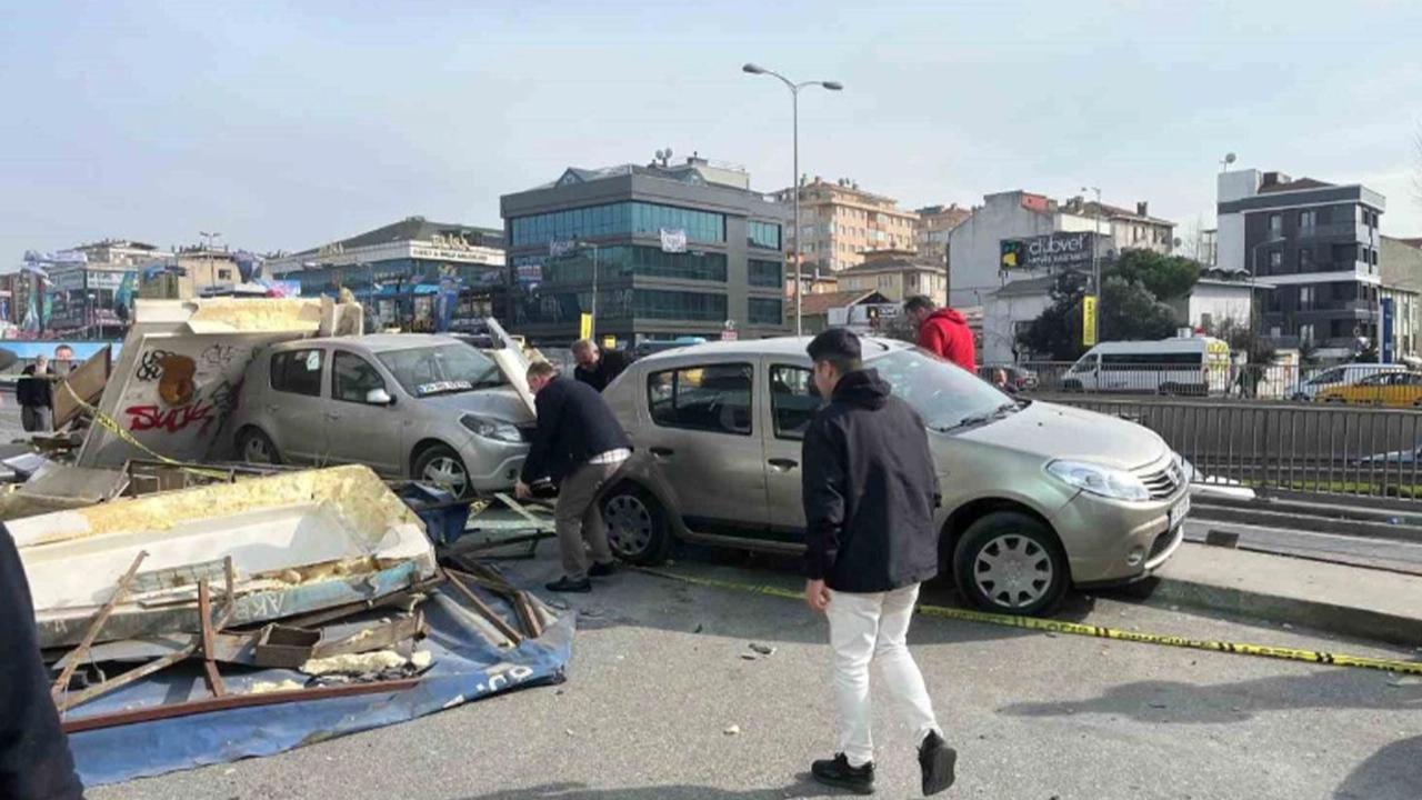 Kontrolden çıkan otomobil ortalığı savaş alanına çevirdi: Yaralılar var