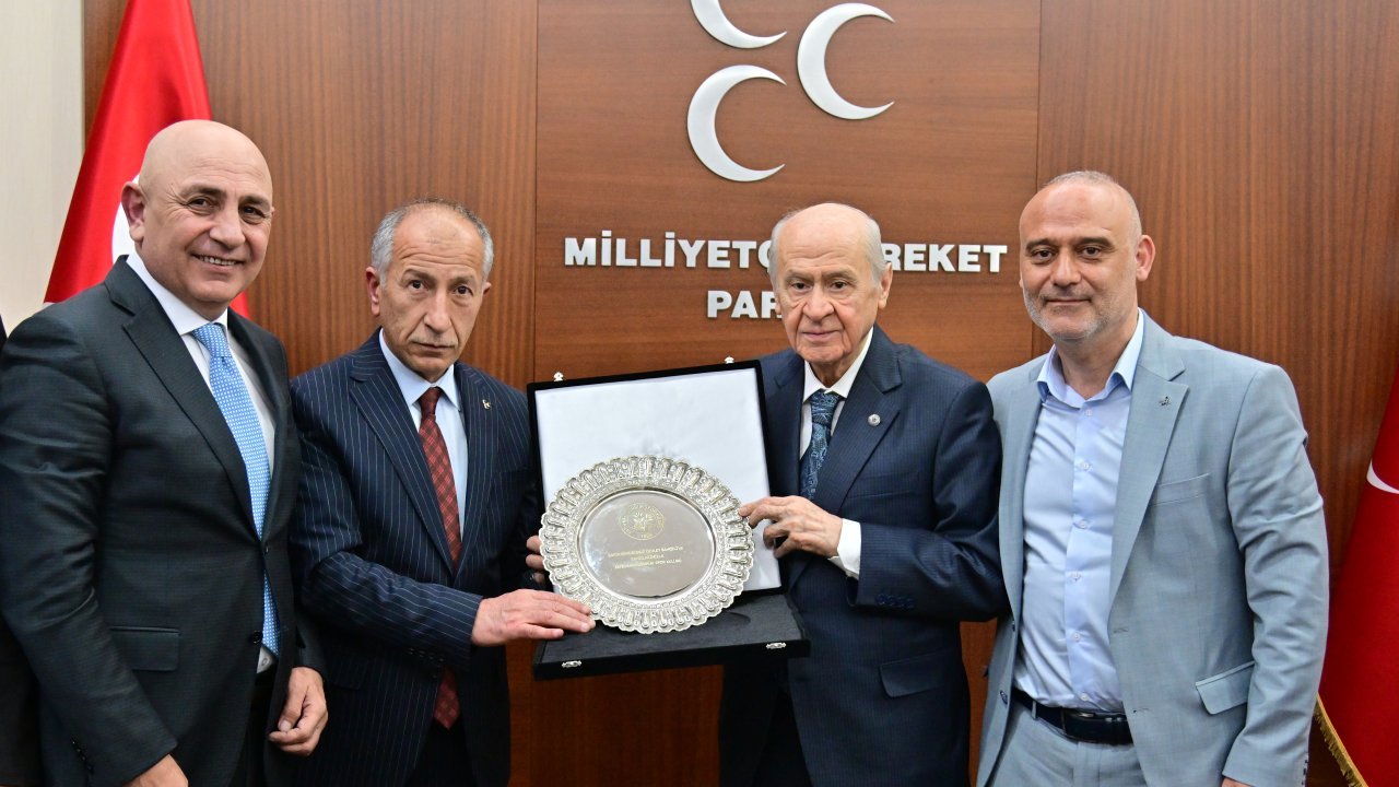 Devlet Bahçeli ve Karagümrük Spor Kulübü yöneticileri bir araya geldi