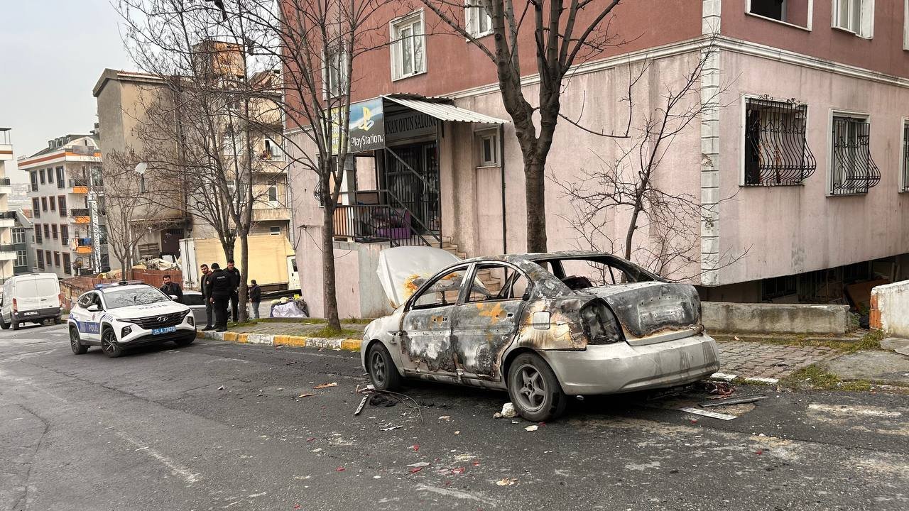 14 yaşındaki çocuk öfkesine hakim olamadı: Annesiyle ilişkisi olan adamın arabasını yaktı