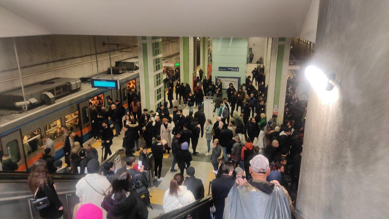 İstanbul'da yine metro arızası! Sabah saatlerinde duraklarda kuyruk oluştu