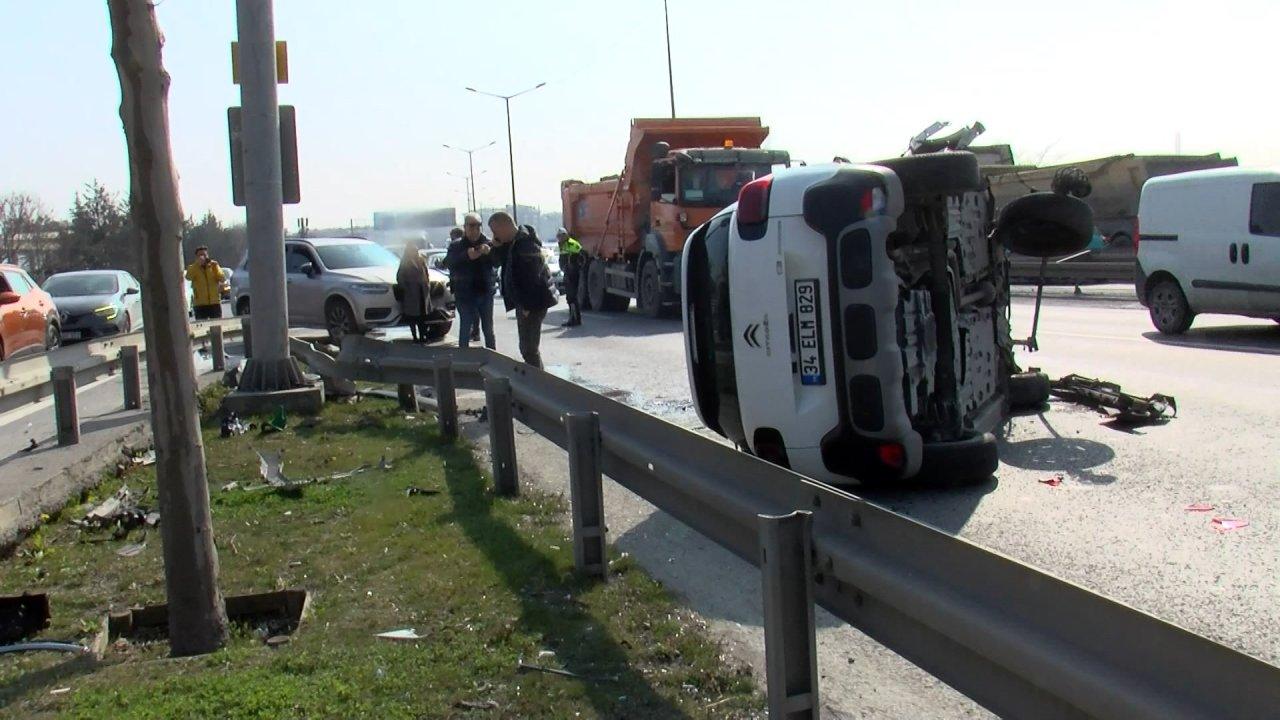 Telefona gelen mesaja bakarken kaza yaptı