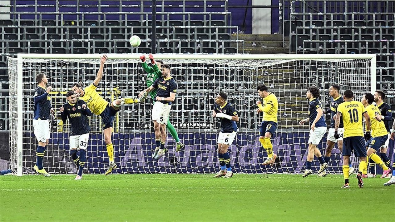 Fenerbahçe çeyrek final için sahaya çıkıyor