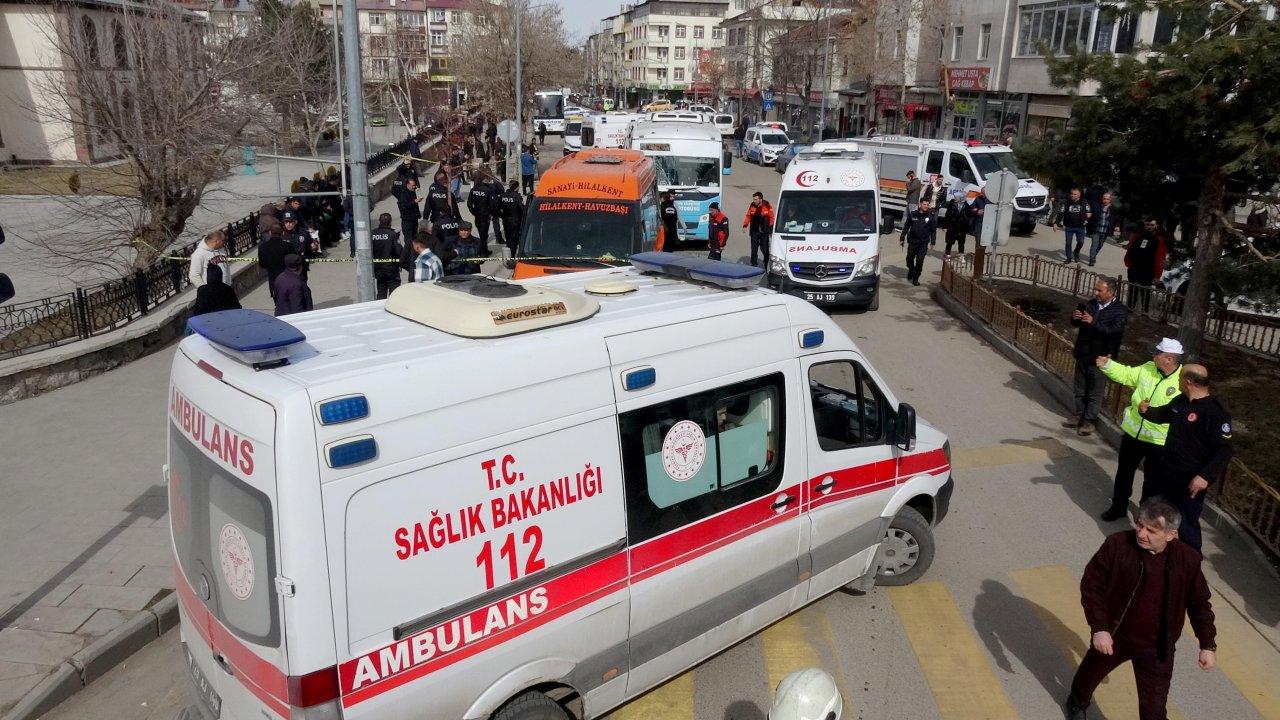 Halk otobüsü yolcu minibüsüne arkadan çarptı: Çok sayıda yaralı var