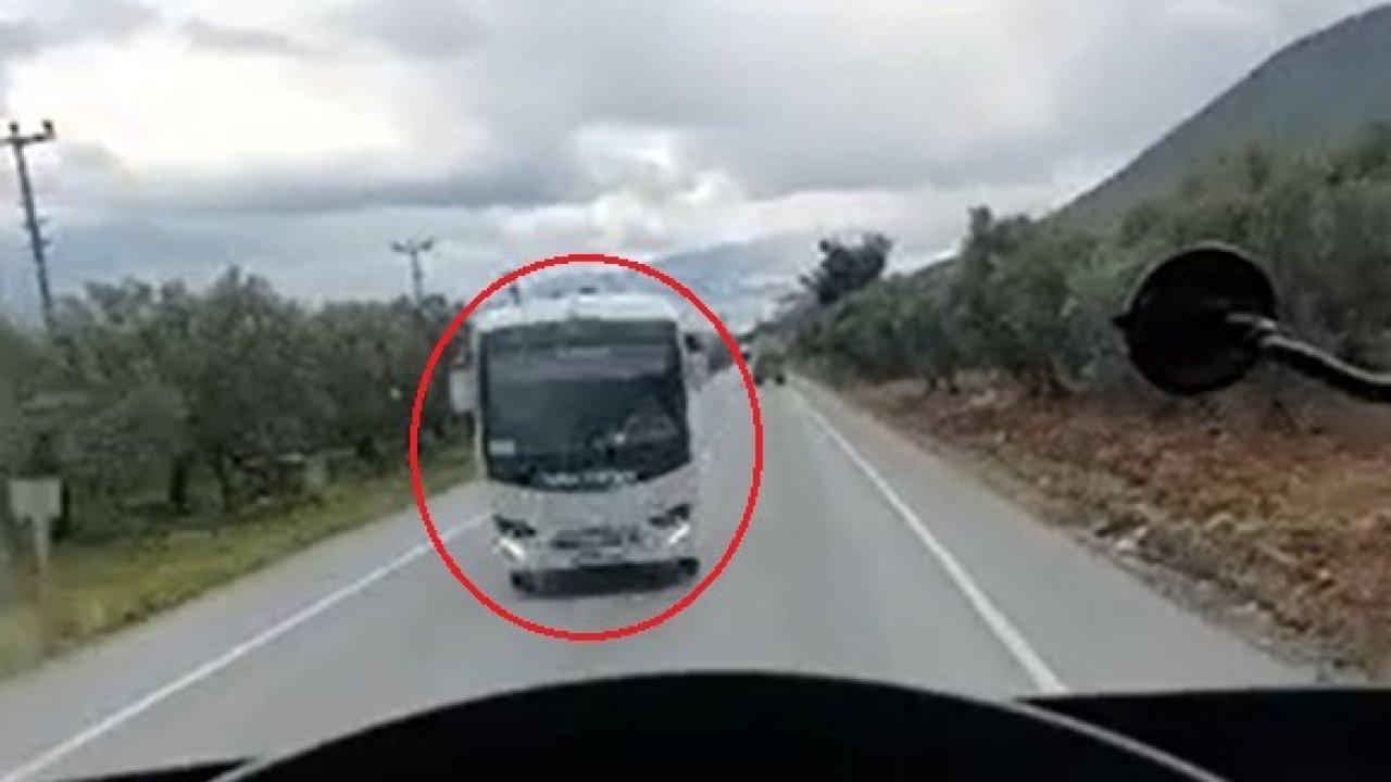 Servis midibüsü ile TIR kafa kafaya çarpıştı!