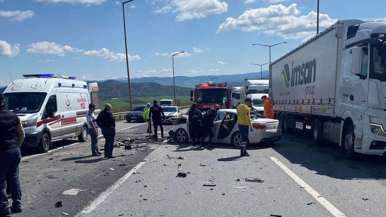 Otomobil TIR'a arkadan çarptı: 2 ölü, 2 yaralı