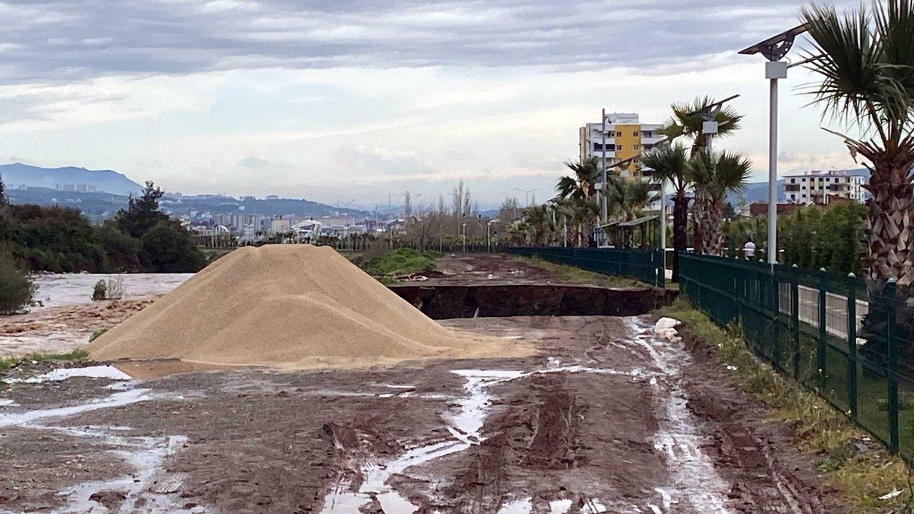 Osmaniye’yi şiddetli yağış vurdu: Yol çöktü, bent yıkıldı