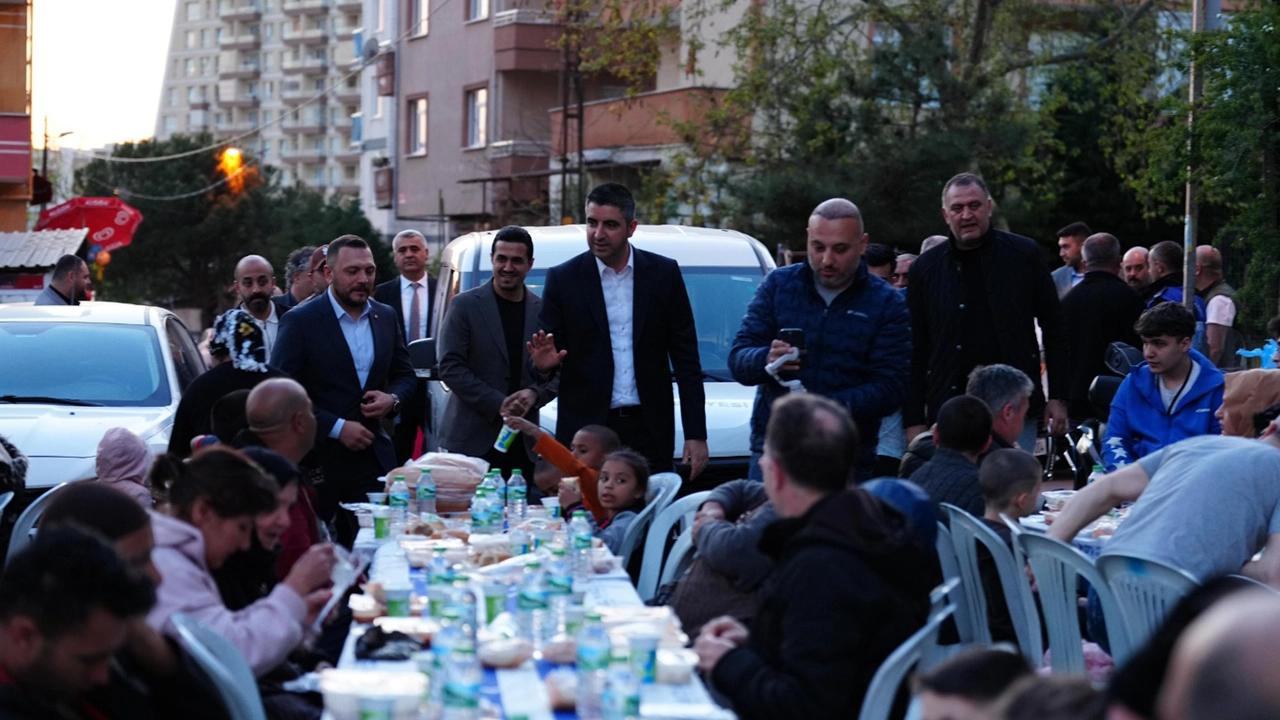 Kartal Belediyesi’nden Kadir Gecesi iftarı ve lokma dağıtımı