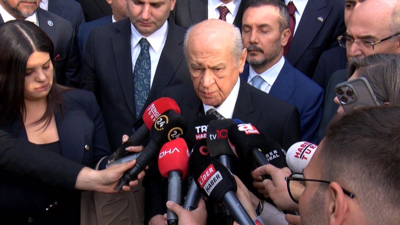 Bahçeli'den bayram namazı çıkışında "Akşener" mesajı