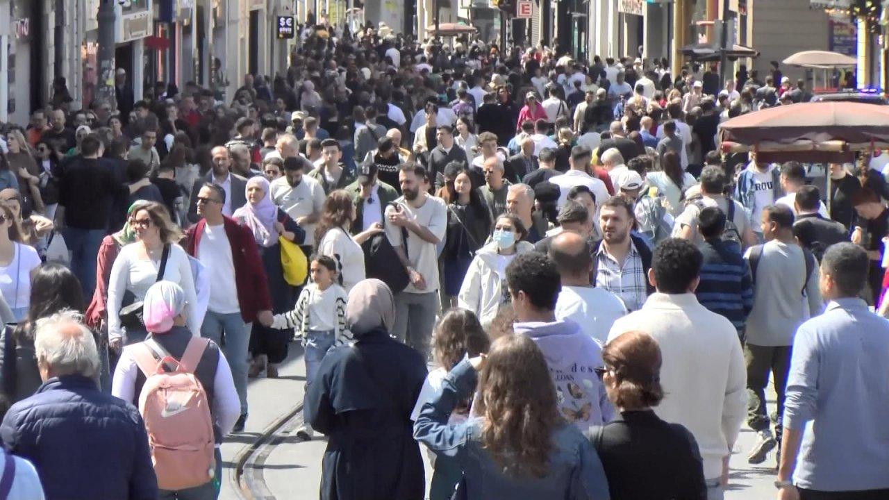 İstiklal Caddesi’nde bayram yoğunluğu