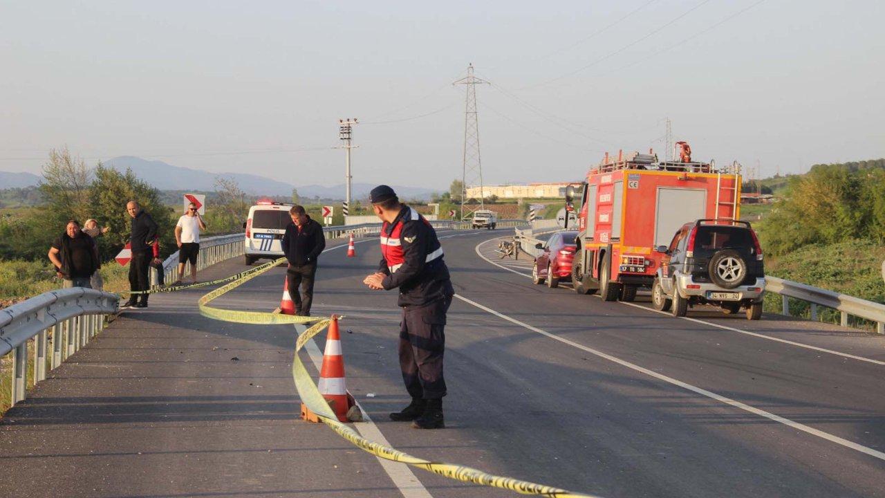 Çanakkale'de motosiklet, bariyerlere çarptı: 2 ölü