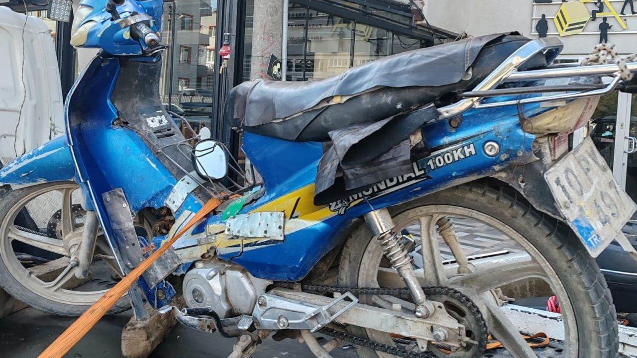 Balıkesir'de feci kaza! Motosiklet şarampole düştü: 1 ölü 1 yaralı