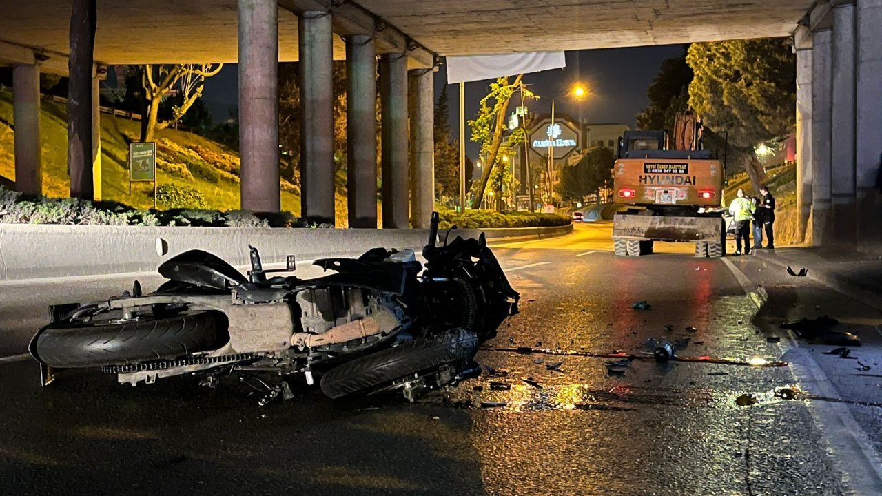 Ekskavatöre çarpan motosikletin sürücüsü ağır yaralandı