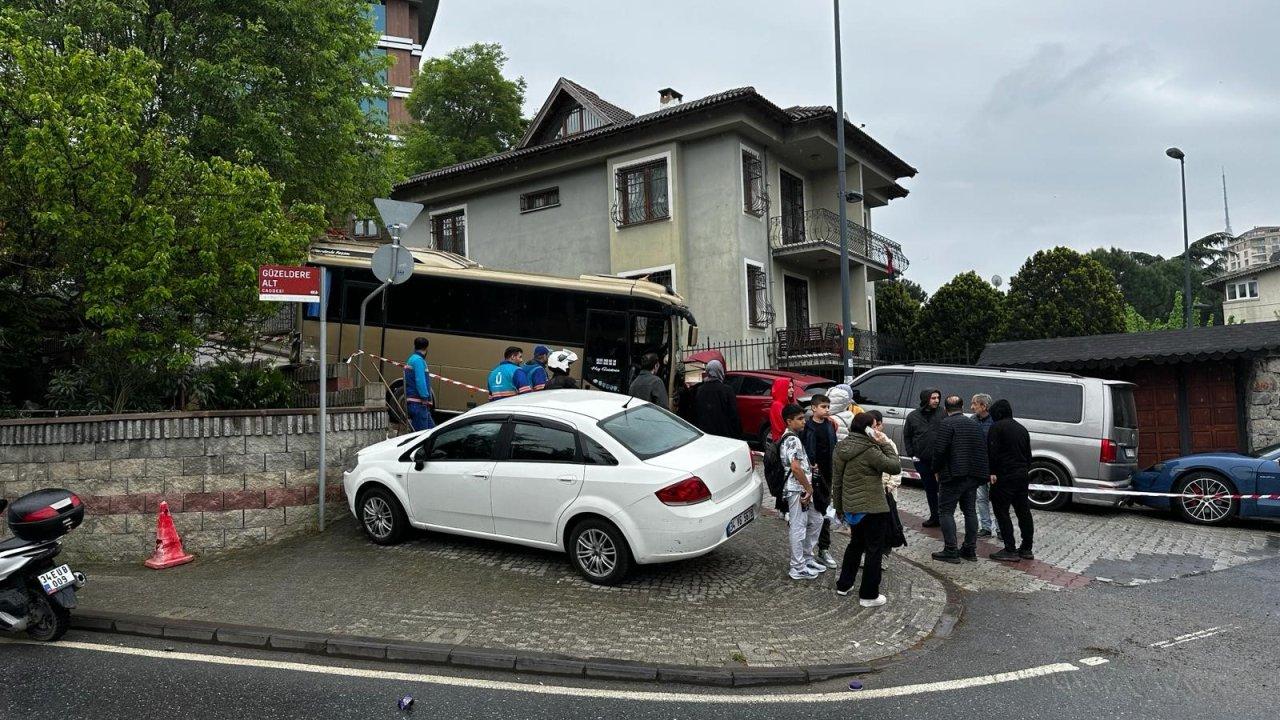 Üsküdar’da servis aracı kaza yaptı: Yaralı öğrenciler var