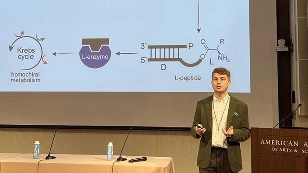 4 milyar yıl önceki gizemi ortaya çıkardı: Türk fizikçiye Harvard'dan büyük ödül