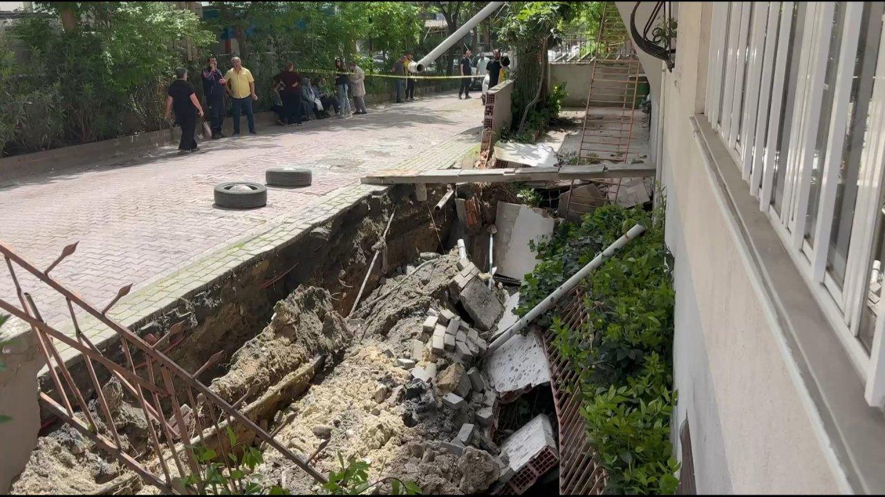 İstanbul Avcılar'da kaldırım çöktü