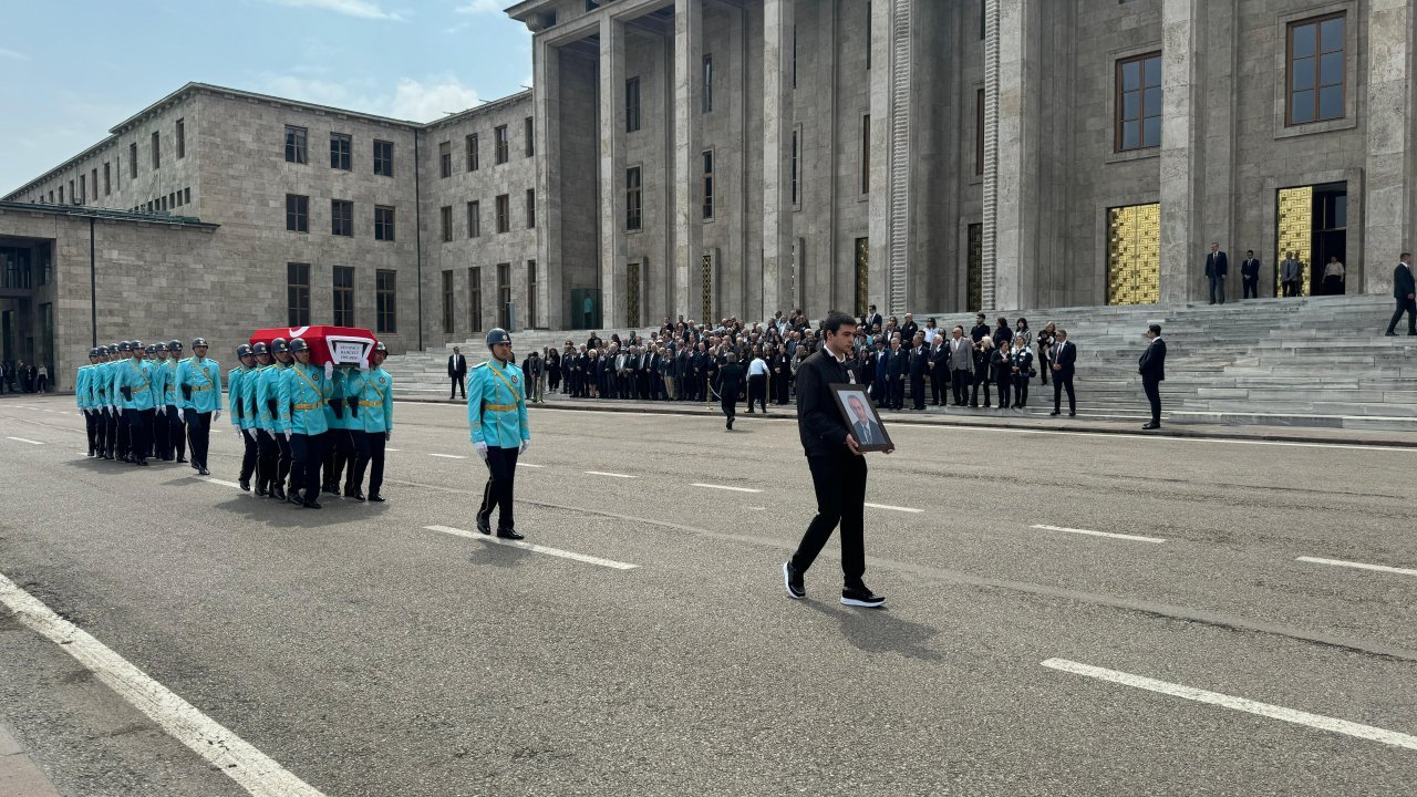 Diyarbakır eski milletvekili Bahçeci için TBMM'de cenaze töreni: Özgür Özel de katıldı