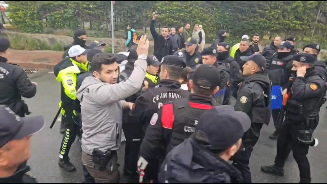 Okmeydanı'nda yürüyen ikinci gruba da polis müdahalesi: Gözaltılar var