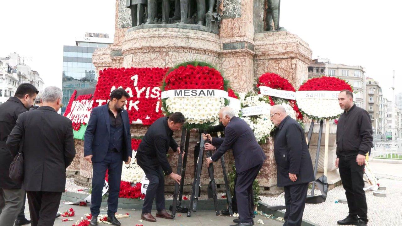 MESAM Taksim Cumhuriyet Anıtı’na çelenk bıraktı