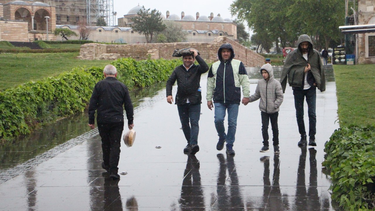 Edirne’de sağanak etkili oldu