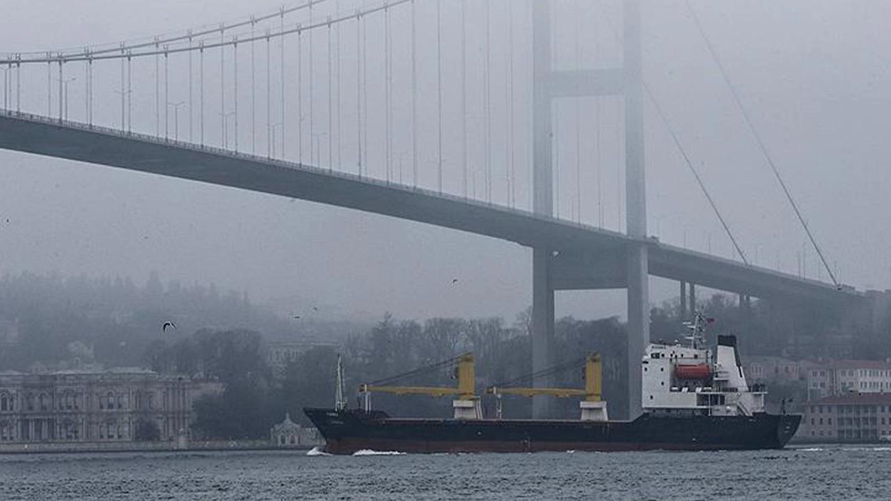 İstanbul Boğazı'nda gemi trafiği çift yönlü askıya alındı