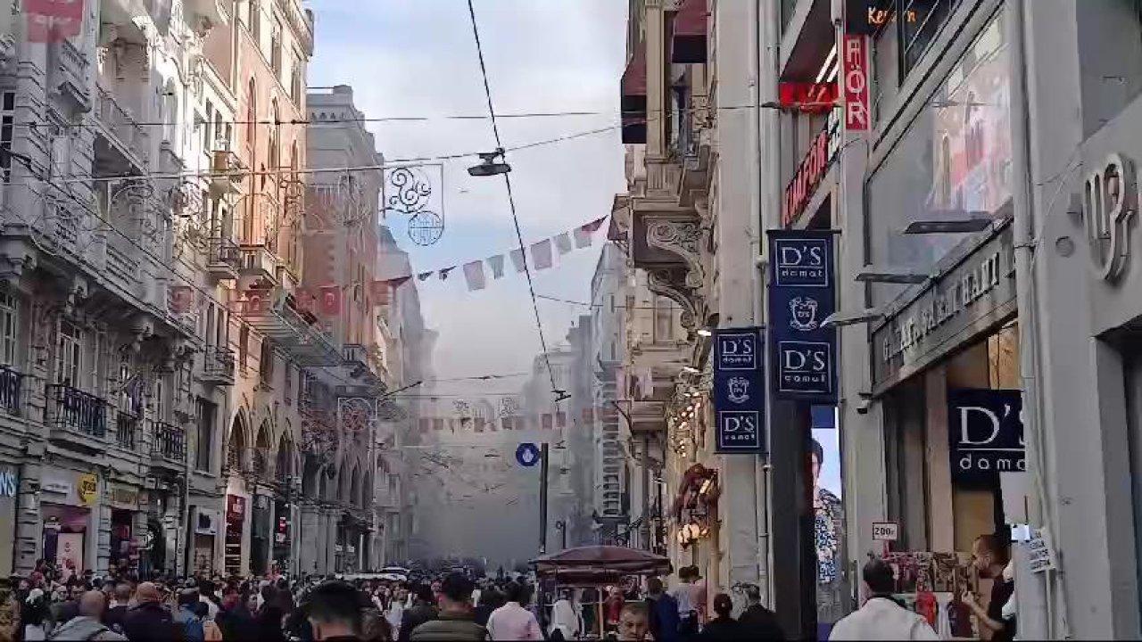 İstiklal Caddesi'nde iş yeri yangını: Çok sayıda ekip sevk edildi