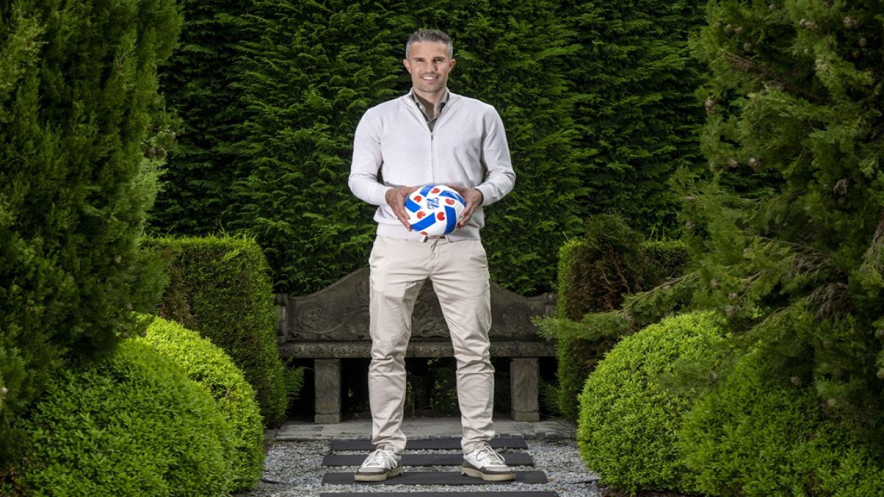 Robin van Persie teknik direktör oldu! İşte takımı...