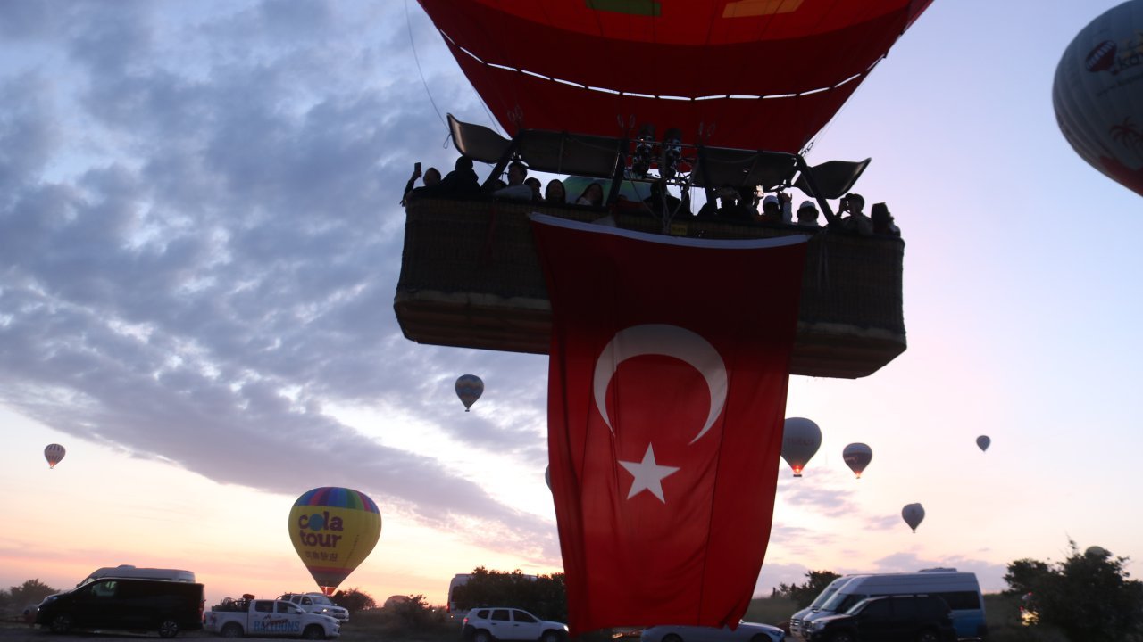 Kapadokya'da balonlar, 19 Mayıs için havalandı