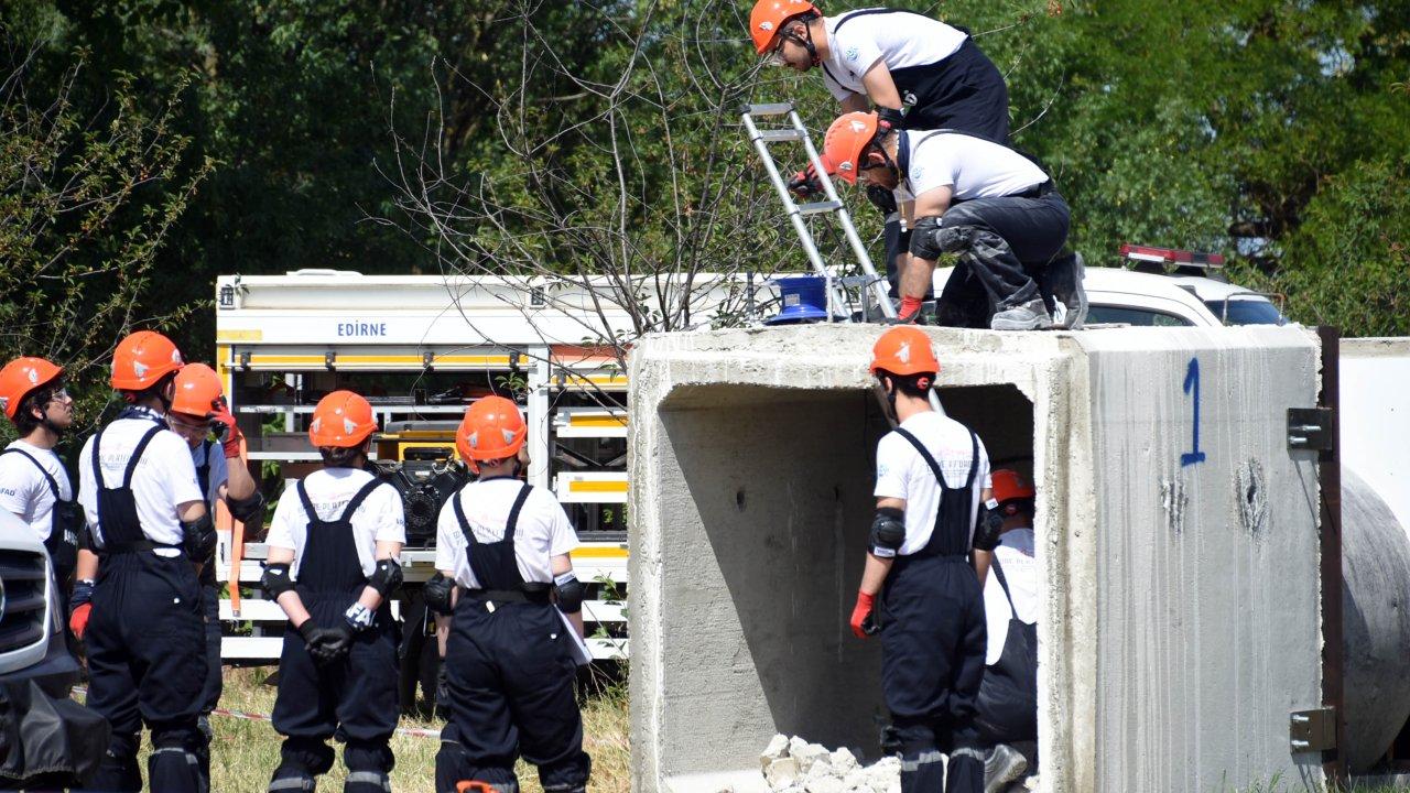 Balkan ülkelerinden gençler arama-kurtarma yarışmasında