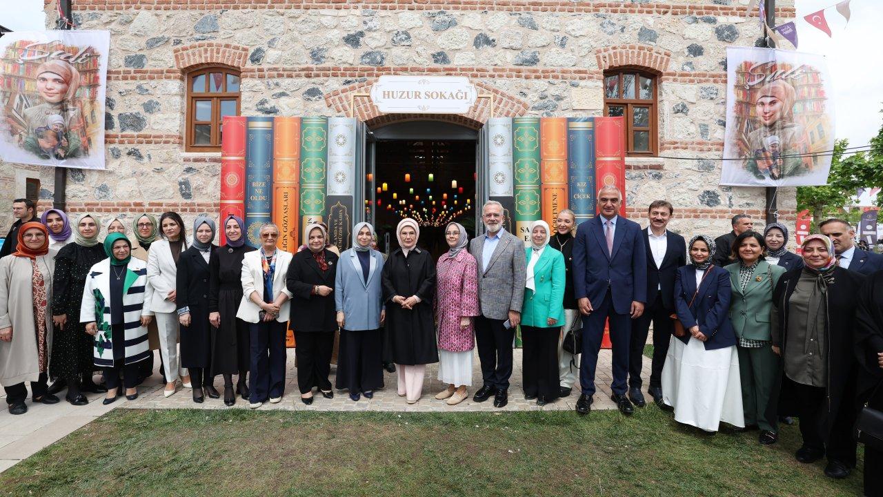 Emine Erdoğan, Şule Yüksel Şenler Kitap ve Kültür Günleri'ni ziyaret etti