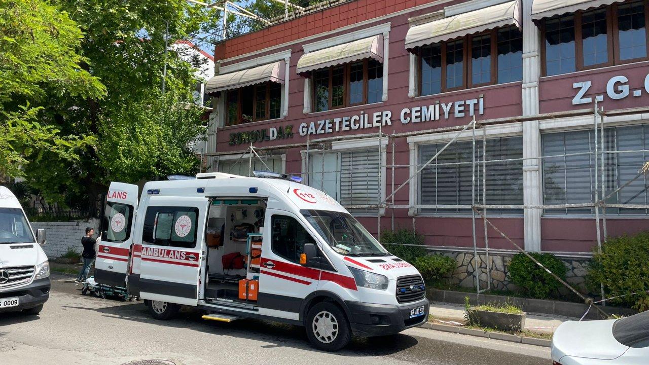 Cam temizlerken 2'nci kattan düşüp ağır yaralandı