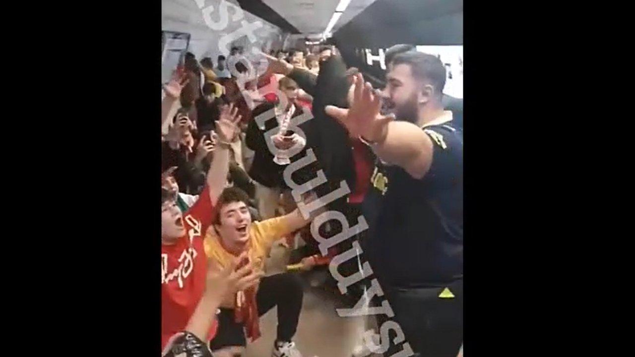 Fenerbahçe taraftarı metroda Galatasaraylılara üçlü çektirdi