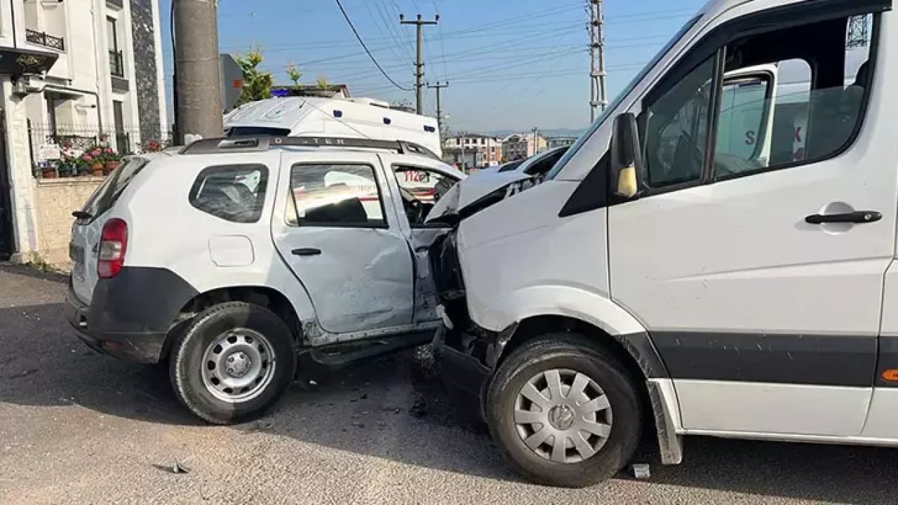 Kocaeli'de işçi servisi ile cip çarpıştı: 7 yaralı