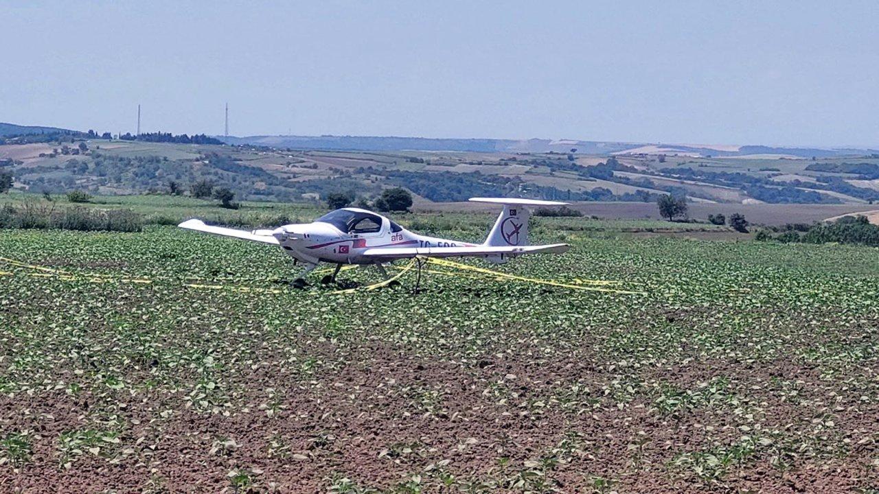 Tekirdağ'da eğitim uçağı, tarlaya zorunlu iniş yaptı