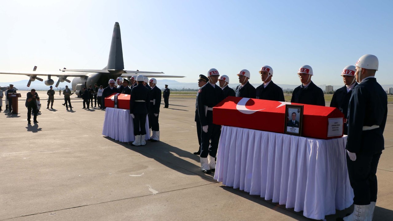 Kayseri'de düşen uçakta şehit olan pilotlara veda: Son yolculuklarına uğurlandılar