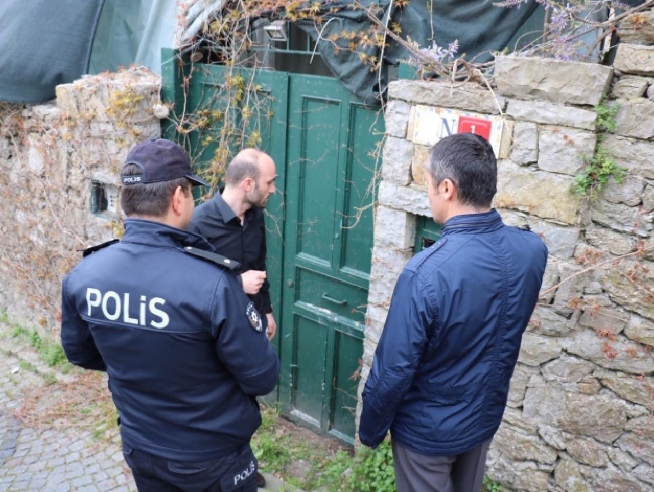 Polis köşkte keşife çıktı